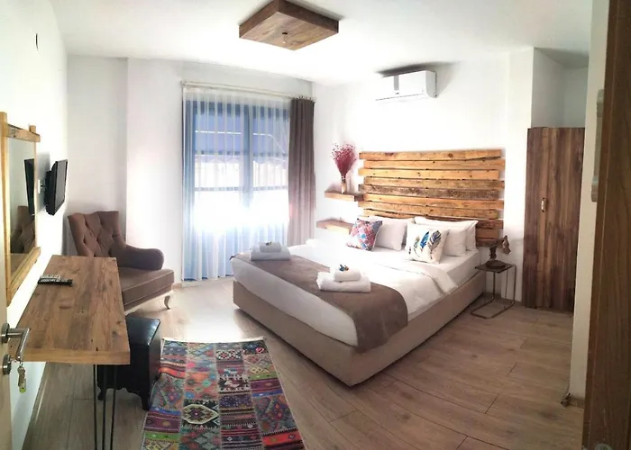 Lavinia Otel