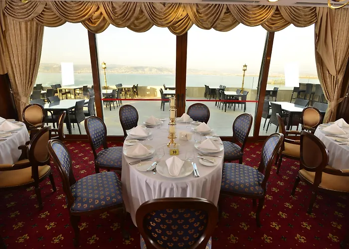 Wellborn Luxury Hotel