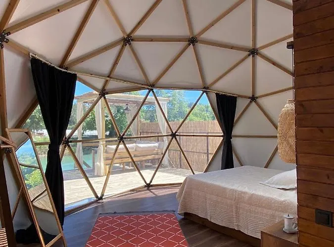 Şelale Park Gizli Bahçe Glamping Villa Orensehir, Türkiye