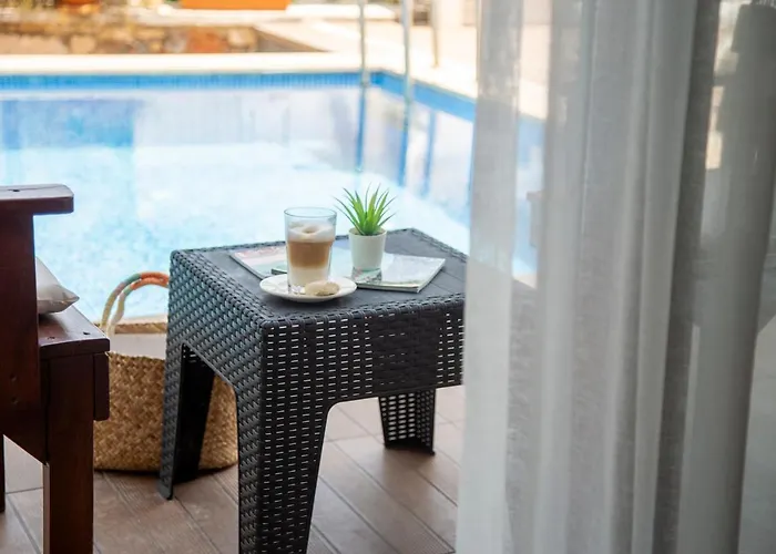 Cesmekes Otel, Türkiye