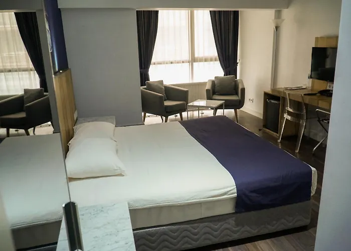 En Otel Karaca