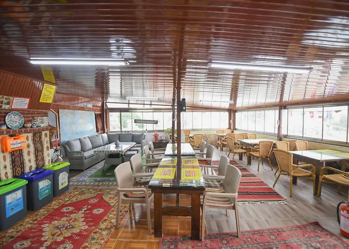 Anz Guest House Pansiyon