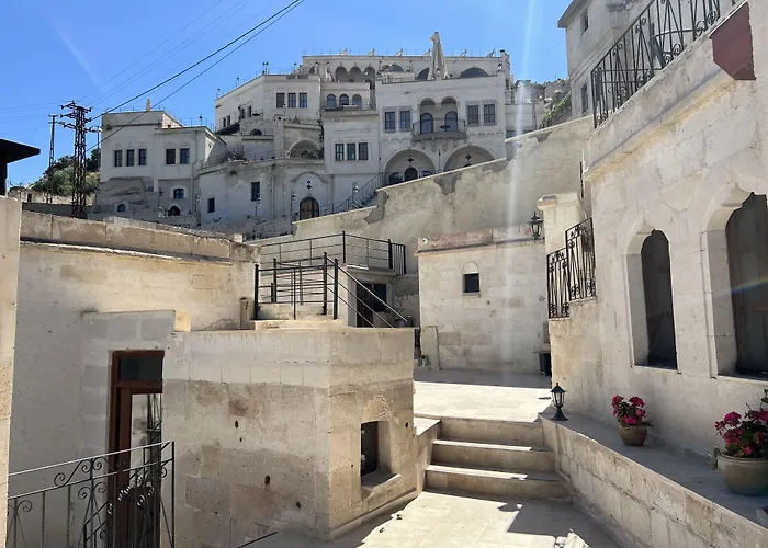 El Puente Cave Hotel