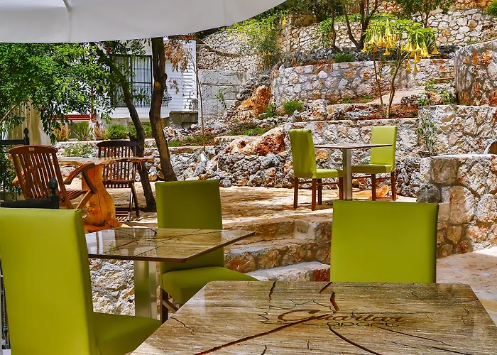 Kaş, merkezde, denize yakın, balkonlu, konforlu apart daireler