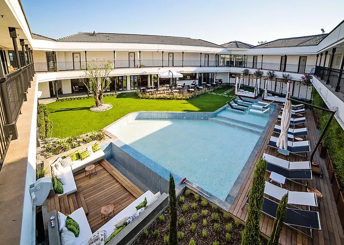 Mola Cunda Hotel
