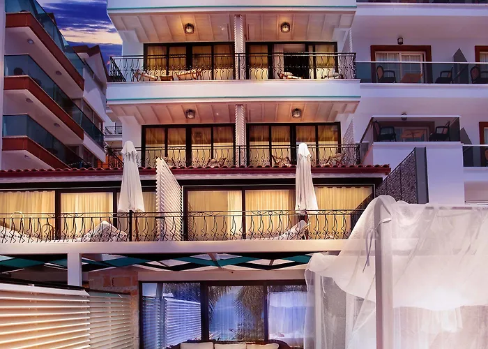 Nur Beach Hotel