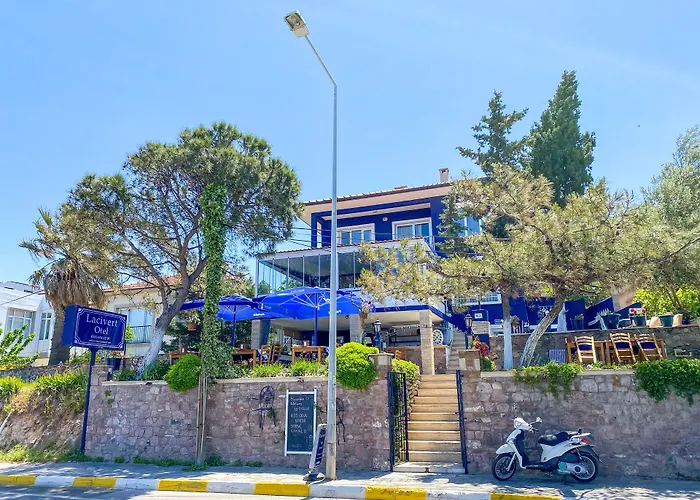 Lacivert Hotel