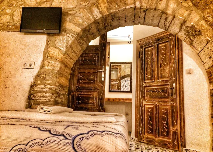 Parmis Boutique House