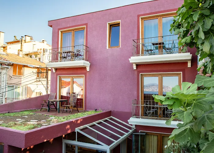 L'Isola Guesthouse (Adults Only)