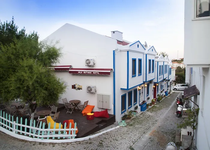 Iola Hotel