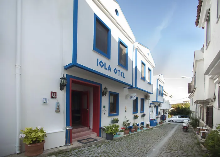 Iola Hotel