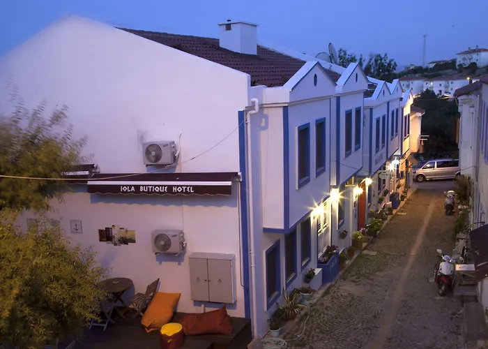 Iola Hotel