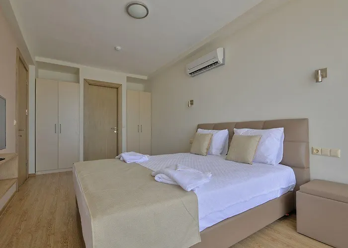 Delmar Suites & Residence
