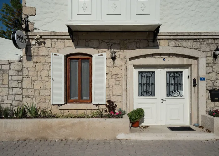 Sedirli Ev