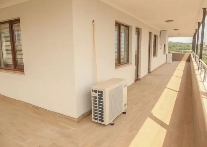 Royal Inn Seza Residence