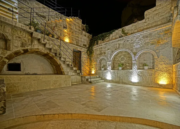 Risus Cave Suites