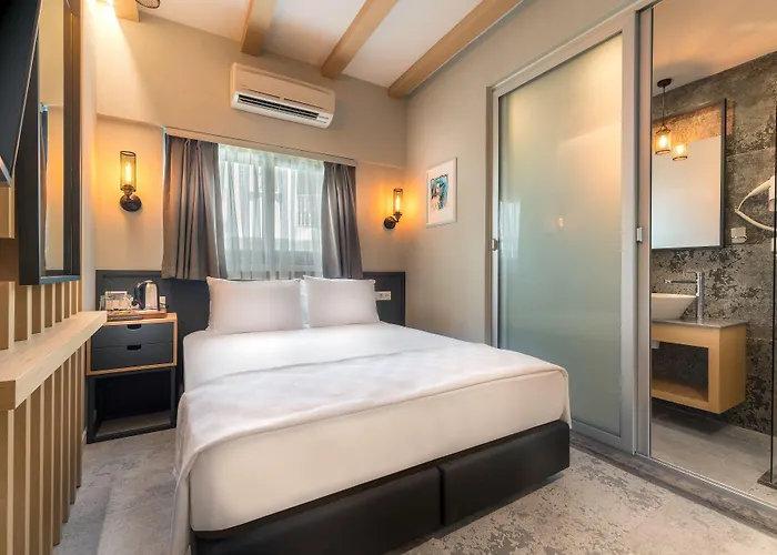 Isola 12 Hotel
