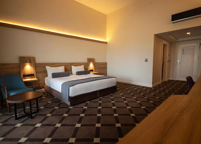 Karpalas City Hotel & Spa