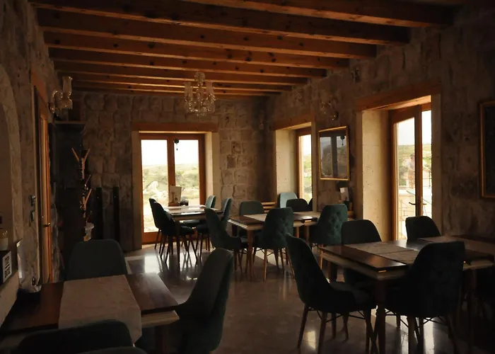 Solo Cave Suites
