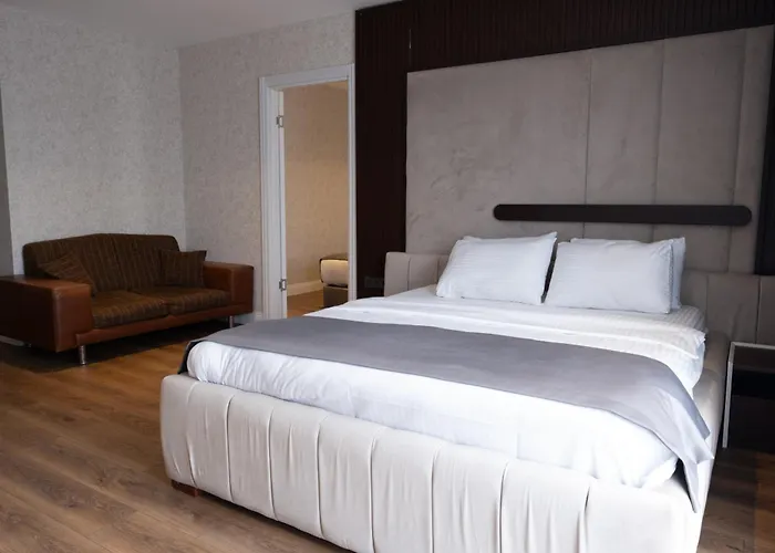 The Royals Hotel