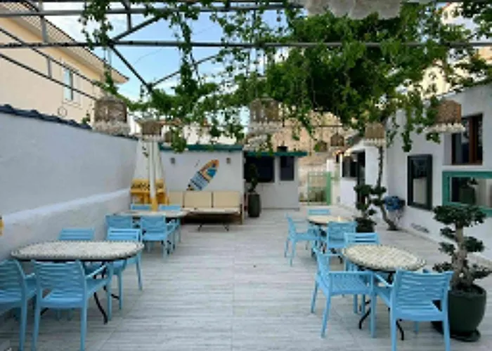 Ados Hotel