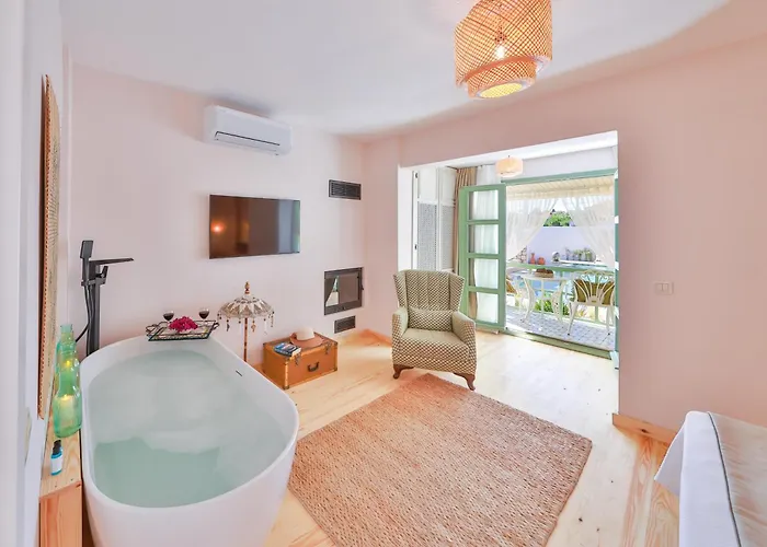 Palas Alacati - Adult Only