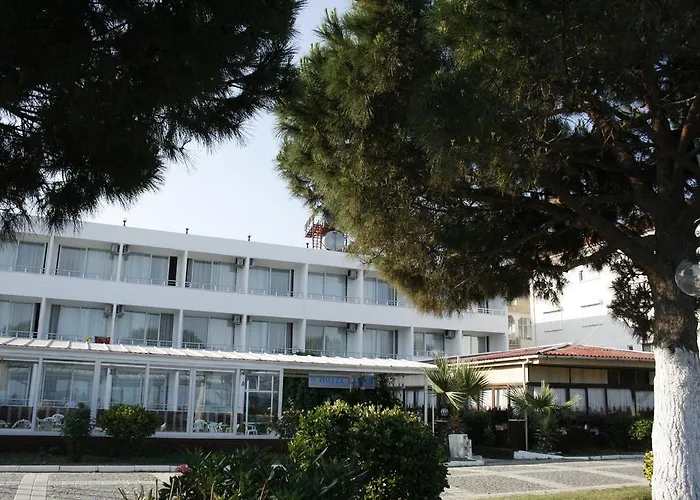 Yarar Hotel