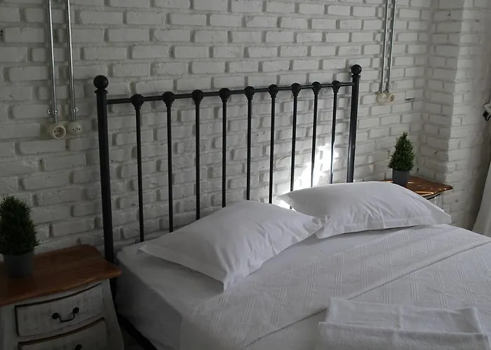 Cesmeli Han Ayvalı, Türkiye