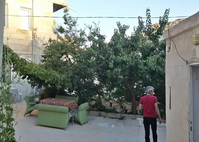 Dede Hostel & Pension