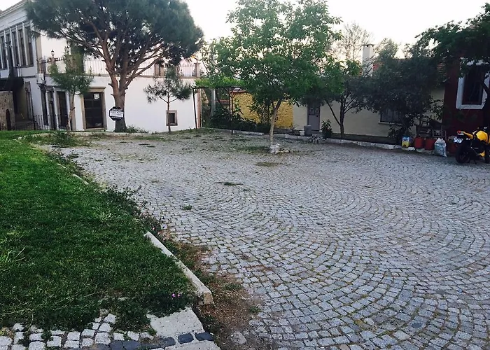 Sanart Guest House & Loca Garden