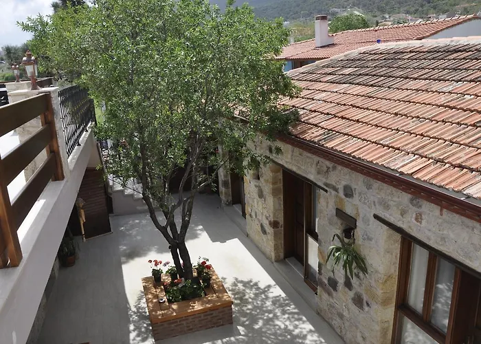 Taş Avlu Butik Otel Karaburun , Türkiye