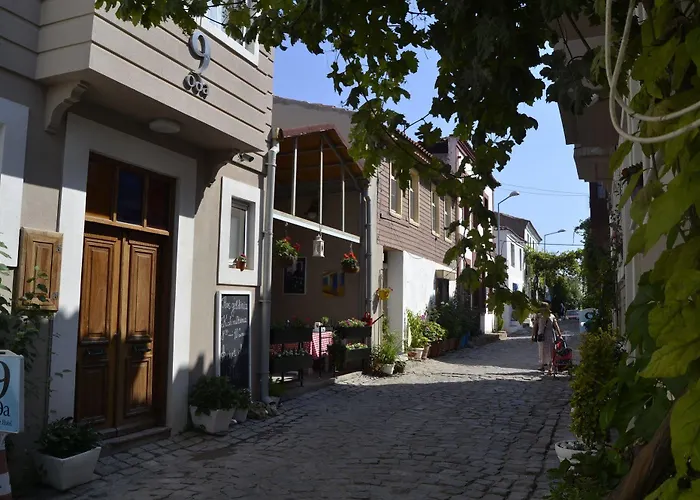 9 Oda Boutique (Adults Only)