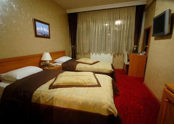 Grand Ulger Hotel