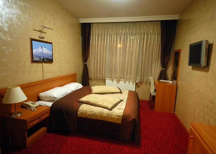 Grand Ulger Hotel