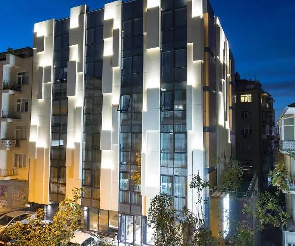 Izz Otel